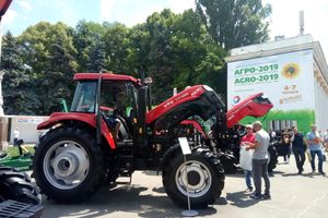 Первый в Европе трактор YTO EX1404 начал работать на Львовщине